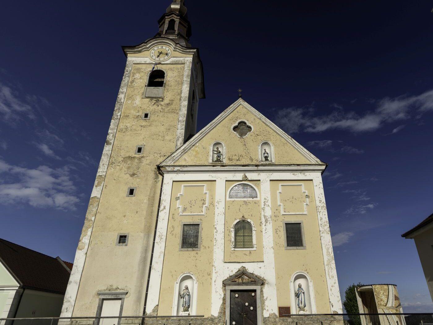 bela krajina cerkev sv stefan semic 01