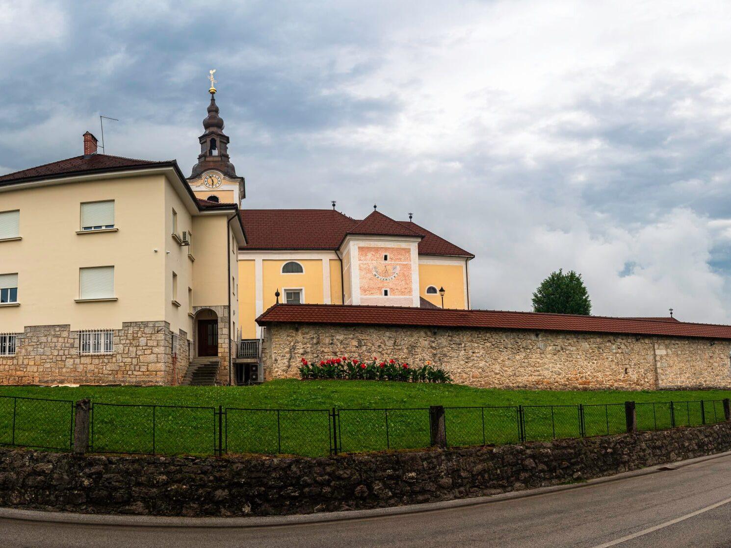 del taborskega obzidja semic zupnija bela krajina