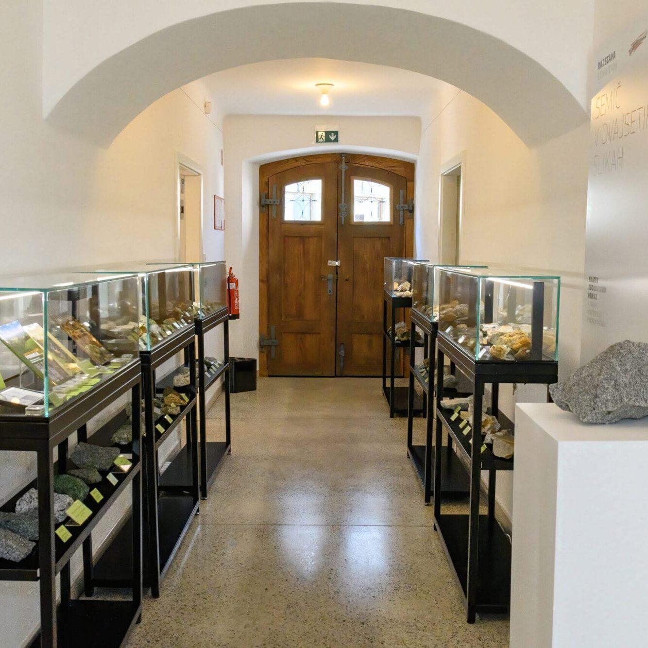 2021 06 05 Muzejska hisa Svet kamnin in mineralov Pohorja Foto Uros Novina 024 scaled