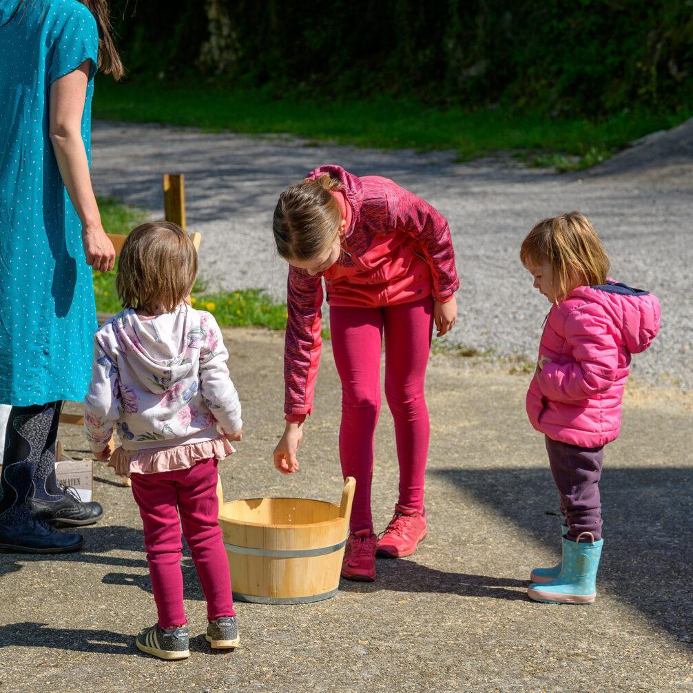 Izvir reke Krupe Zaobljuba reki interaktivna otroska predstava Foto Uros Novina