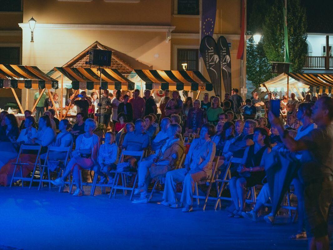 festival zakljucek poletja na semskem placu semic bela krajina koncerti dogodek avgust