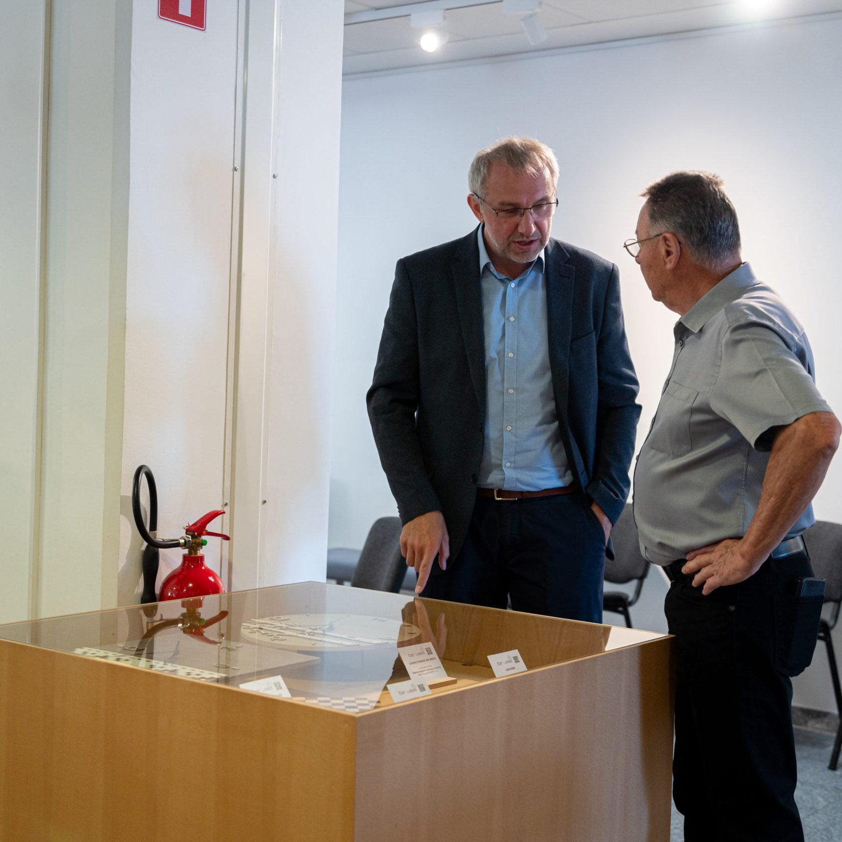 uros.novina@gmail.com