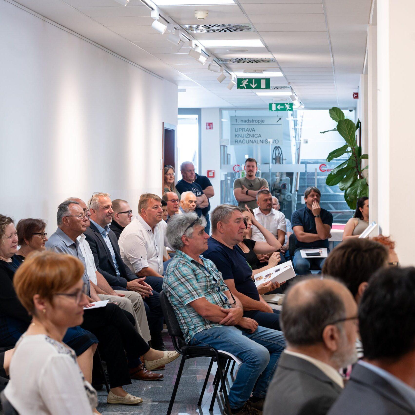 uros.novina@gmail.com