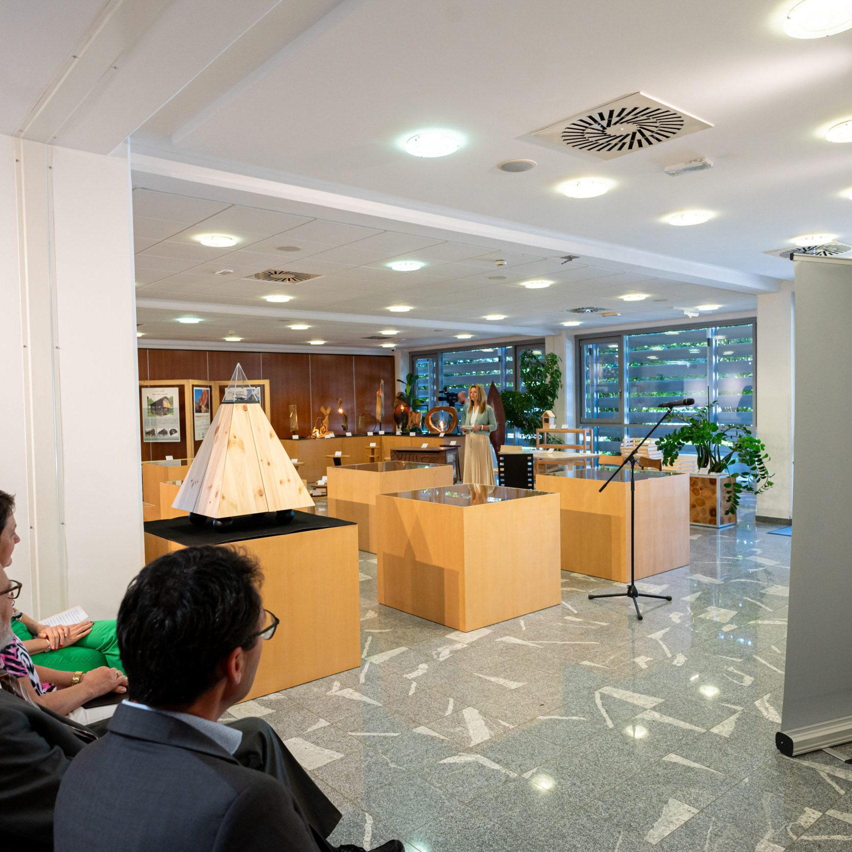 uros.novina@gmail.com