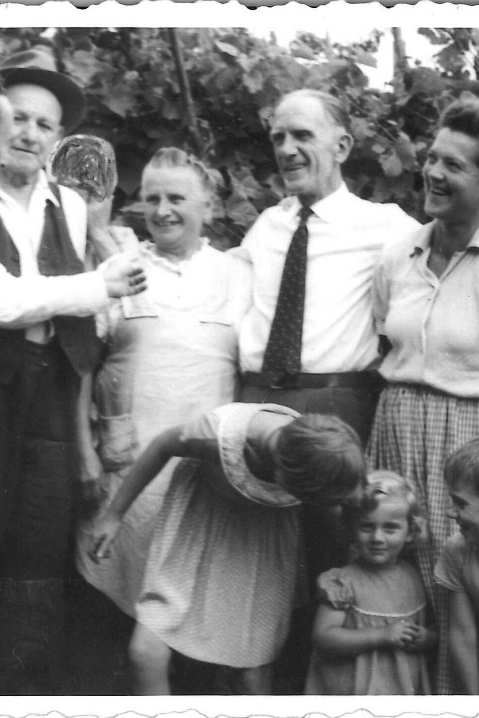Družina Krakar et al Oskorčnica pri Semiču 60. leta
