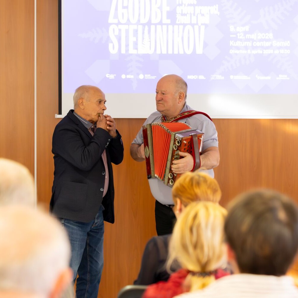 Razstava Zgodbe steljnikov, preplet orlove praproti živali in ljudi, Kulturni center Semič .. Tina Stariha, Smile Studio