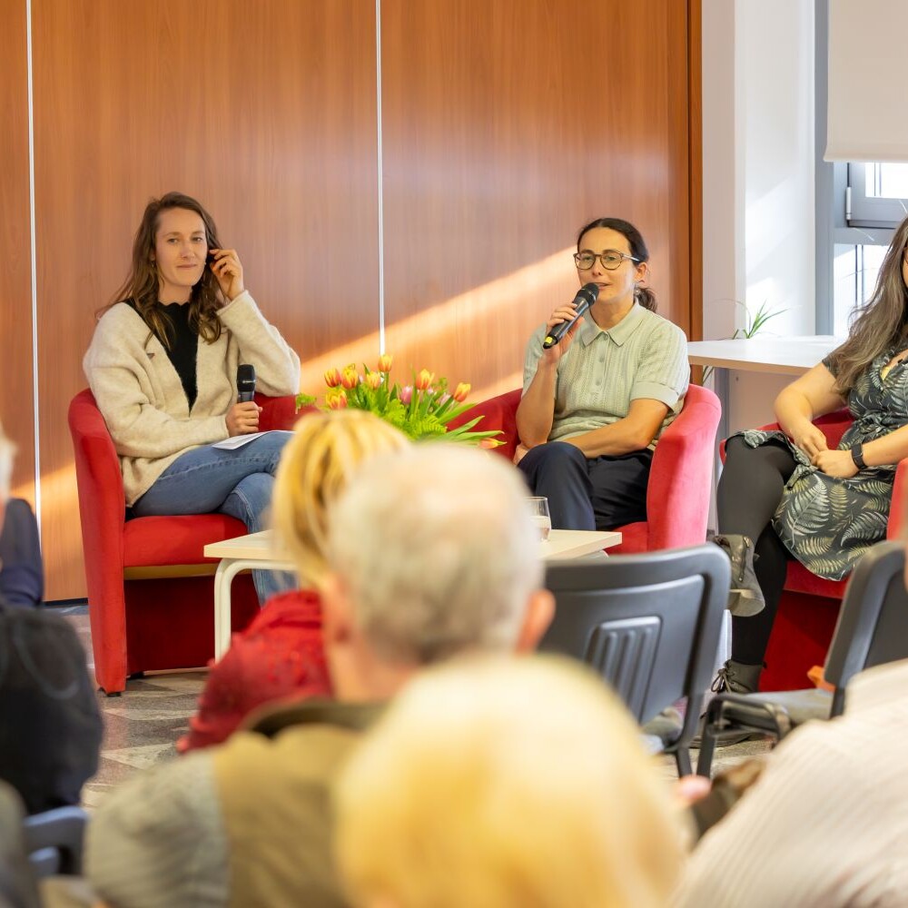 Razstava Zgodbe steljnikov, preplet orlove praproti živali in ljudi, Kulturni center Semič .. Tina Stariha, Smile Studio