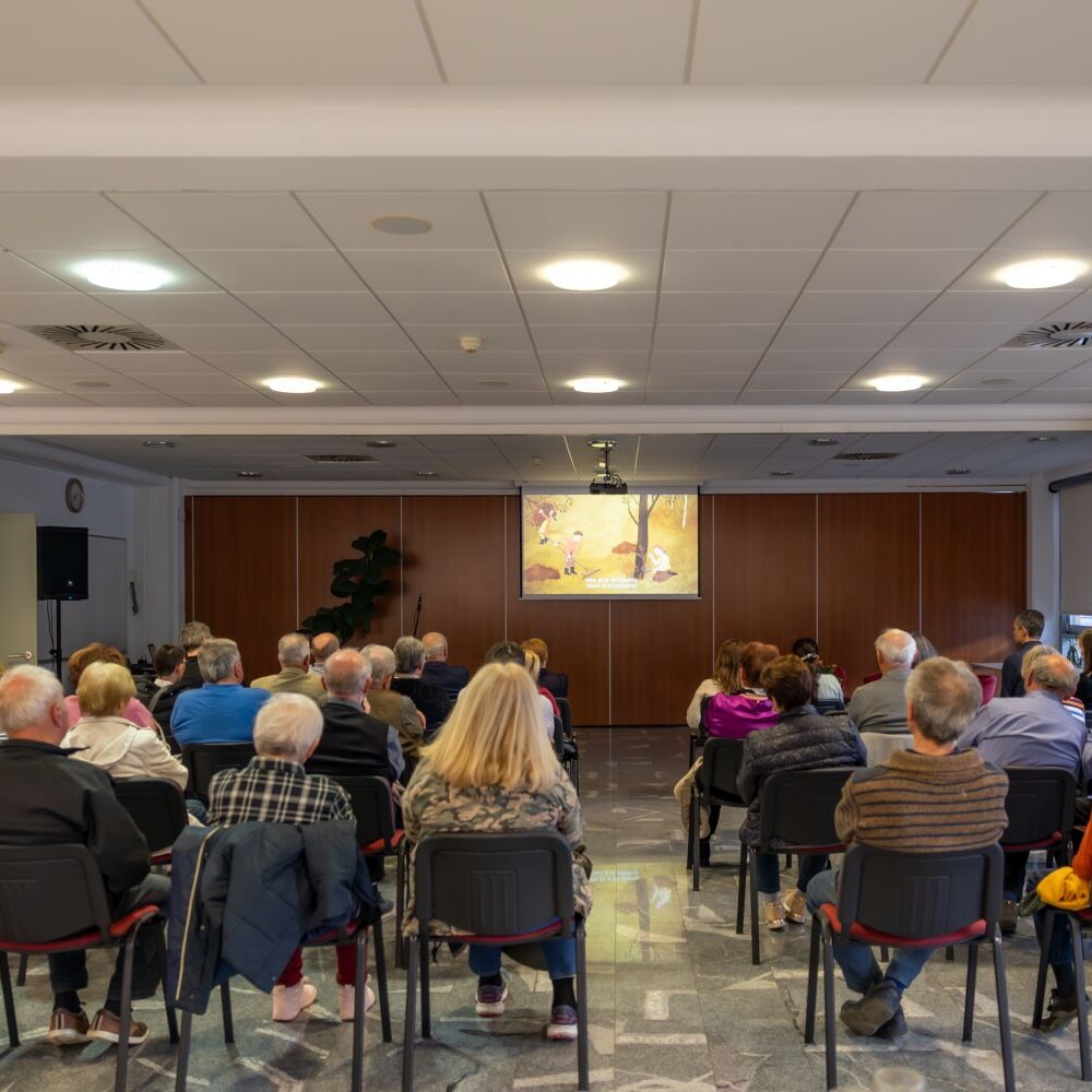 Razstava Zgodbe steljnikov, preplet orlove praproti živali in ljudi, Kulturni center Semič .. Tina Stariha, Smile Studio